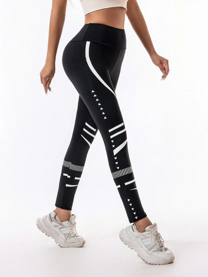 Sculpt & Flow Leggings - Letter Print Black