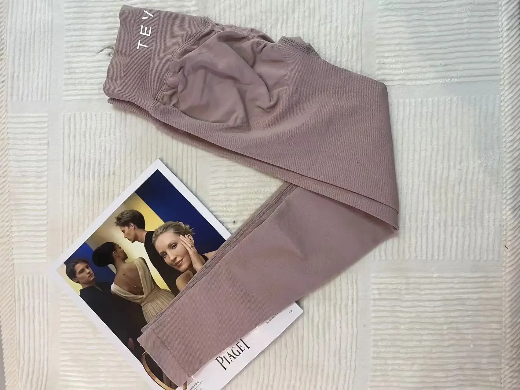 TEVEO Seamless Yoga Leggings | Mid-Waist Sculpting Fitness Pants