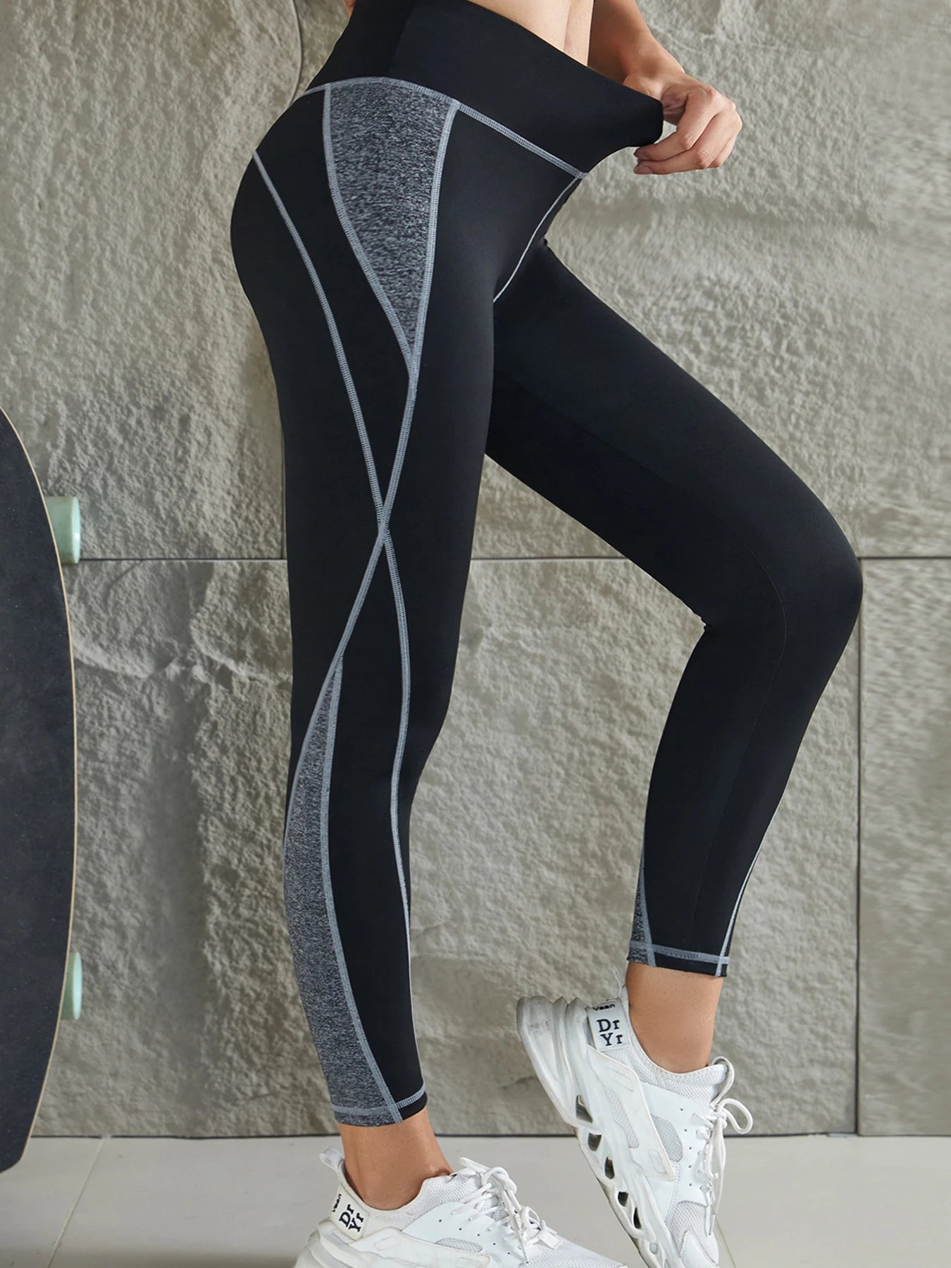 Contour Fit Leggings - Shaping Geometric Color