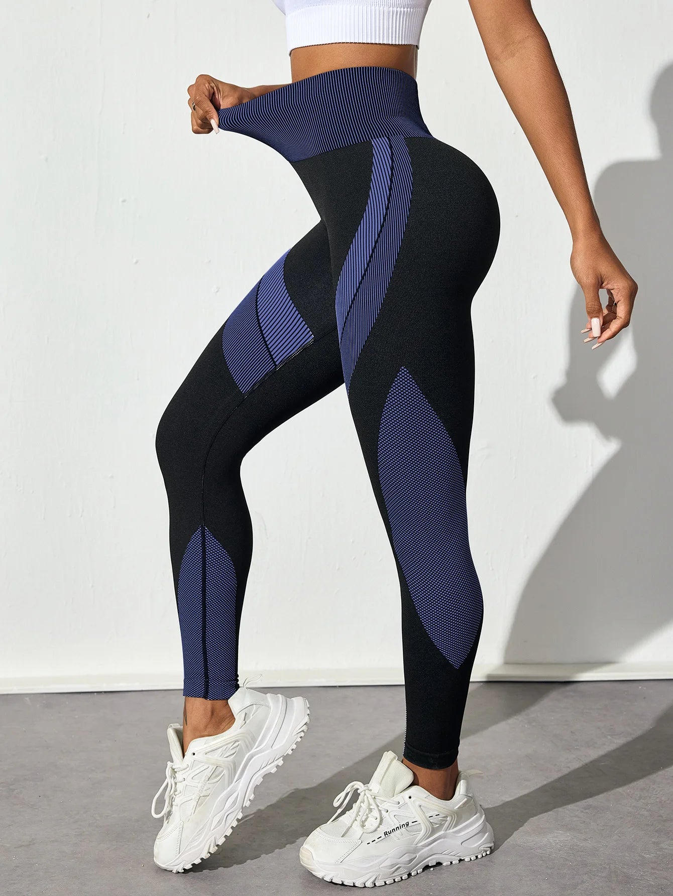Sculpt & Flow Leggings - Stripe Scrunch