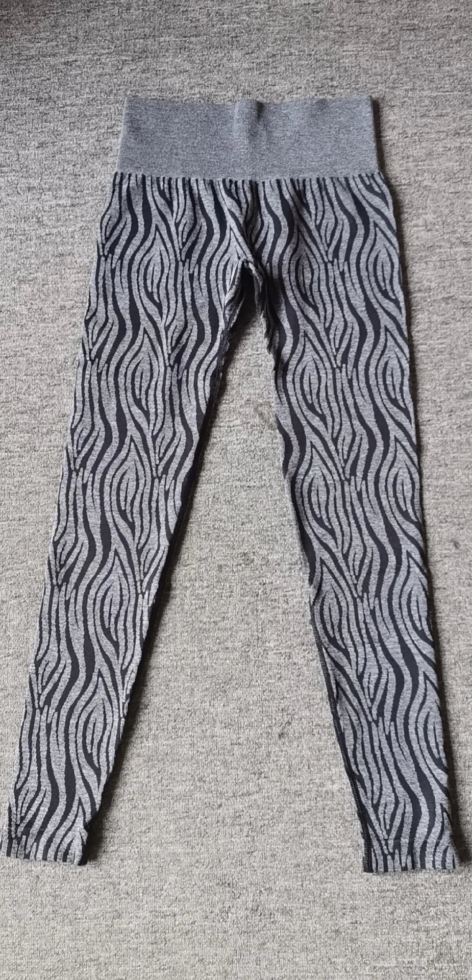 Sculpt & Flow - Performance Zebra Print
