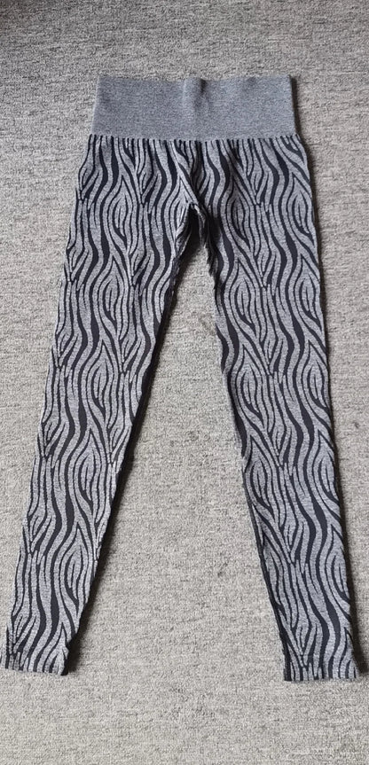 Sculpt & Flow - Performance Zebra Print