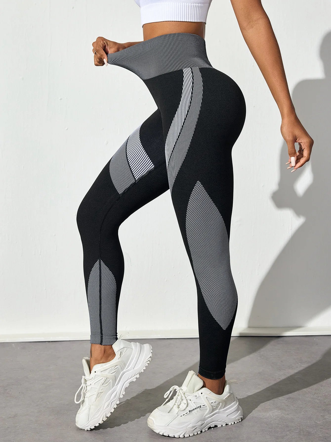 Sculpt & Flow Leggings - Stripe Scrunch