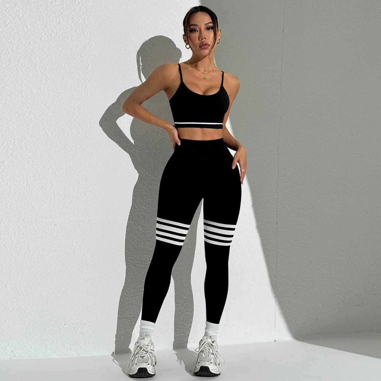 Curve & Flow Set - Black/Grey V-Back Leggings