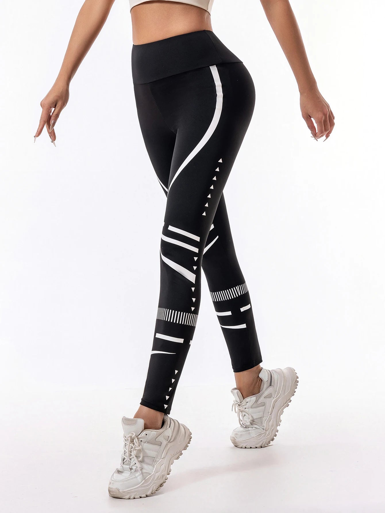 Sculpt & Flow Leggings - Letter Print Black