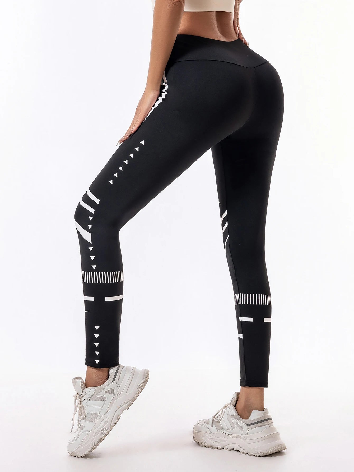 Sculpt & Flow Leggings - Letter Print Black