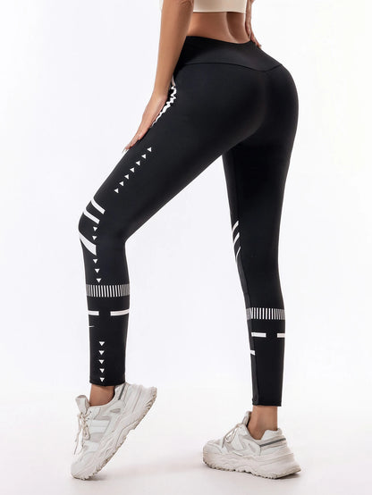 Sculpt & Flow Leggings - Letter Print Black