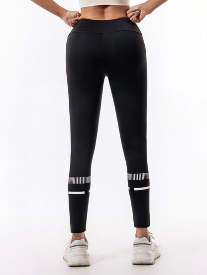 Sculpt & Flow Leggings - Letter Print Black